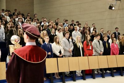 Len tí najlepší sa stali našimi prvákmi: Obchodná fakulta privítala nových študentov bakalárskeho štúdia